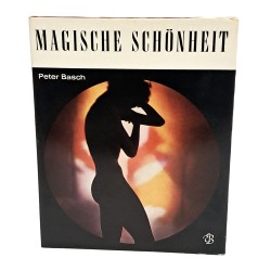 Magische Schonheit. Portrait pin up Akt