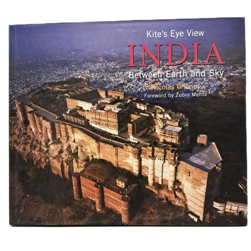 Kite's eye view. India between earth and sky